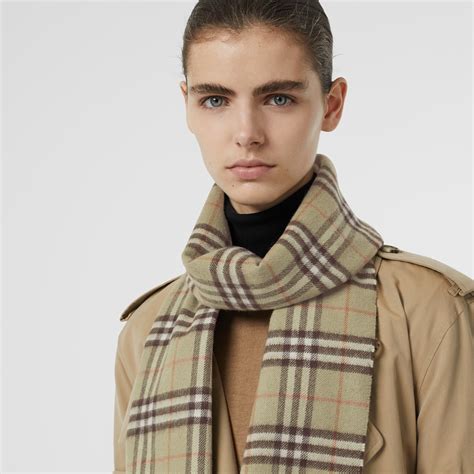 burberry classic cashmere scarf in blush|burberry scarf 50 cashmere wool.